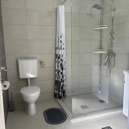 Casa Di Pino 아파트 즈레냐닌