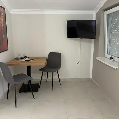 Casa Di Pino 아파트 즈레냐닌